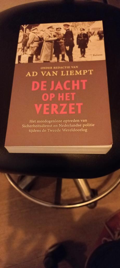 De Jacht op het Verzet - Ad van Liempt, Boeken, Geschiedenis | Vaderland, Zo goed als nieuw, 20e eeuw of later, Ophalen of Verzenden