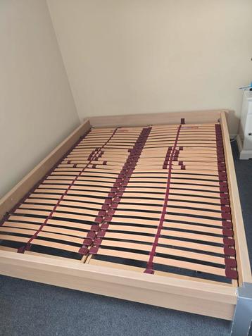 Houten bedframe met lattenbodem – 160 x 200 cm