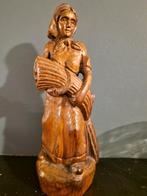 Houten Beeldje Vrouw met Graan, Antiek en Kunst, Ophalen of Verzenden