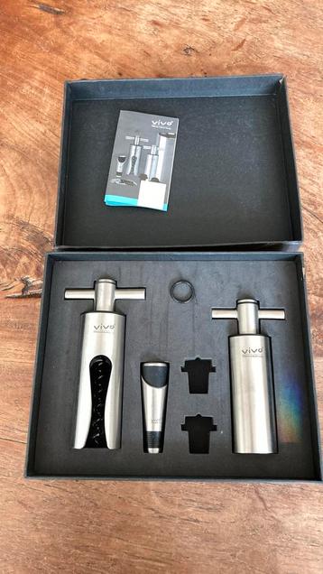 Vivo wijnaccessoires set / geschenkset beschikbaar voor biedingen