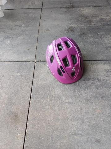 Cube valhelm beschikbaar voor biedingen