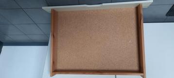 2 bedlades met wit front 98 b x 15 h x 65 d met wieltjes beschikbaar voor biedingen