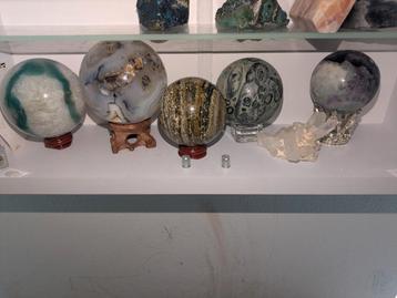 Edelstenen spheres met Bergkristal cluster   beschikbaar voor biedingen