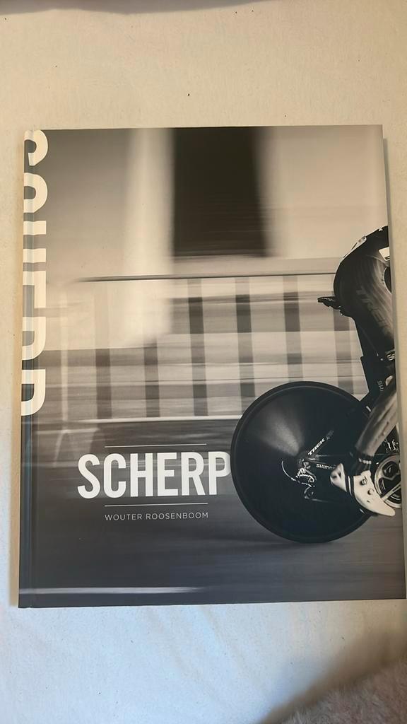 Wouter Roosenboom - Scherp, Boeken, Kunst en Cultuur | Fotografie en Design, Zo goed als nieuw, Fotografen, Ophalen of Verzenden