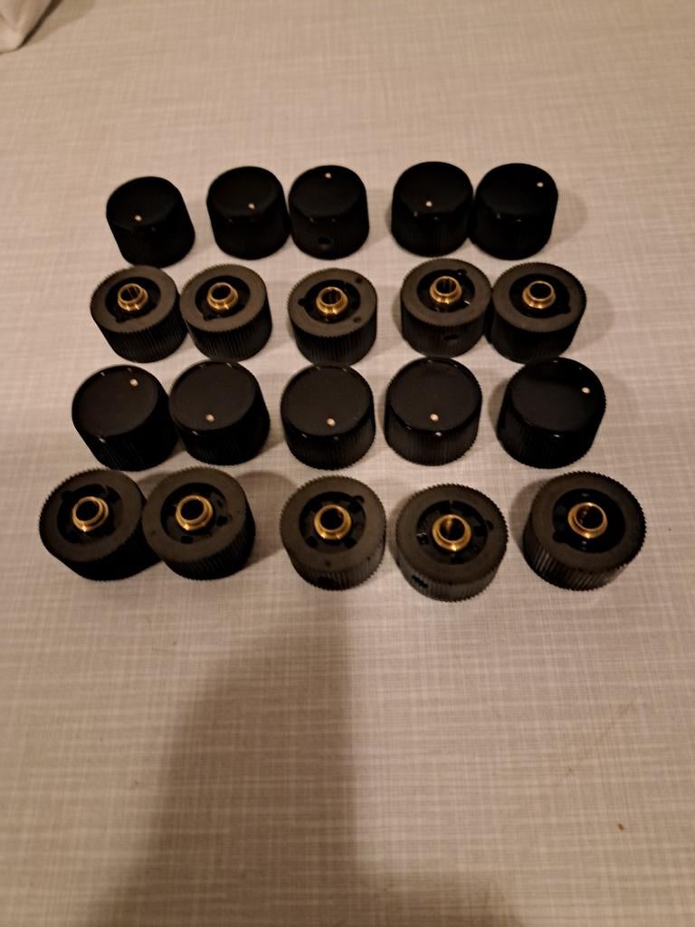 23 Bakelieten Knoppen - nog nieuw €1 per stuk, Antiek en Kunst, Ophalen of Verzenden