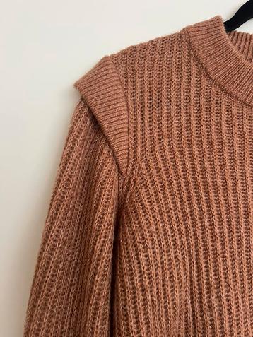 Camel bruine trui met opstaande schouderrand beschikbaar voor biedingen