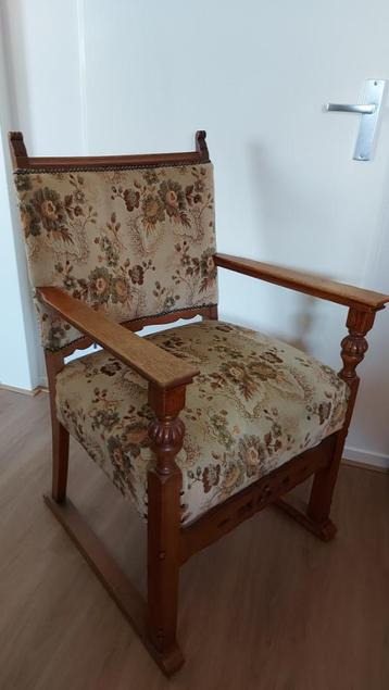 2 Handgemaakte eiken armstoelen, eetkamerstoelen.  beschikbaar voor biedingen