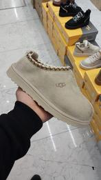 UGG Instappers - Beige, Ophalen of Verzenden, Zo goed als nieuw, Beige, Instappers