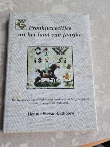 Borduurboek: Pronkjuweeltjes uit het land van Jaarfke beschikbaar voor biedingen