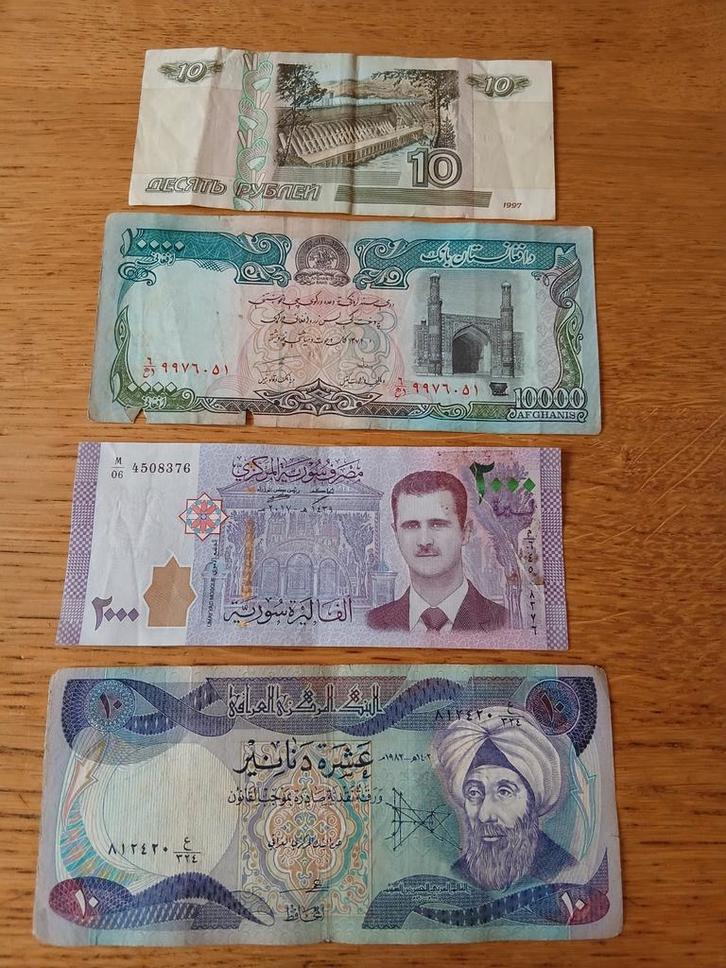 Collectie van diverse buitenlandse bankbiljetten, Postzegels en Munten, Munten en Bankbiljetten | Toebehoren, Verzamelmap, Ophalen of Verzenden