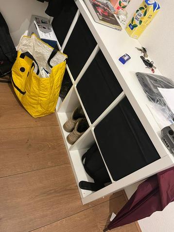 Kallax en malm kasten beschikbaar voor biedingen