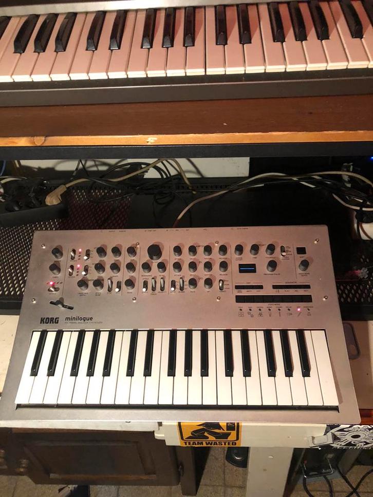 Korg Minilogue, Muziek en Instrumenten, Synthesizers, Zo goed als nieuw, Overige aantallen, Korg, Ophalen of Verzenden