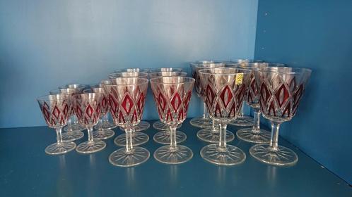 VMC Reims Harlequin Glazen - Robijnrood - 18 stuks, Antiek en Kunst, Antiek | Glas en Kristal, Ophalen
