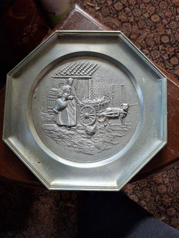 Vintage Tinnen Wandbord met Boerderijtafereel beschikbaar voor biedingen