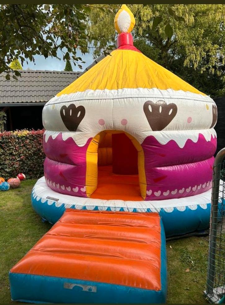 Springkussen Taart te huur, Hobby en Vrije tijd, Feestartikelen | Verhuur, Ophalen of Verzenden