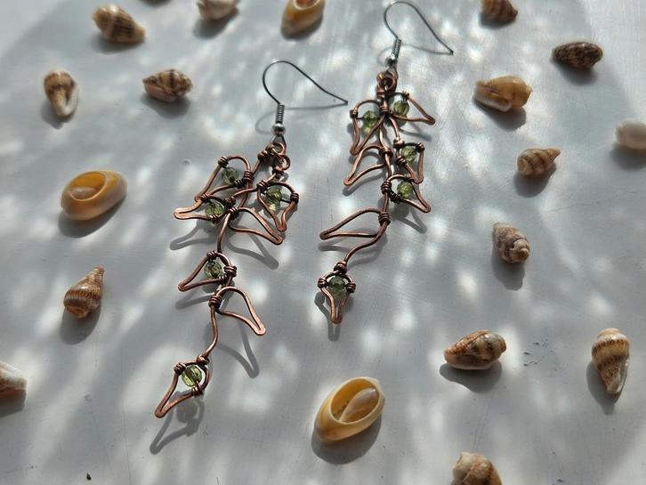 Victory Leaf, handgemaakte koperen oorbellen met peridot, Sieraden, Tassen en Uiterlijk, Oorbellen, Nieuw, Hangers, Overige materialen