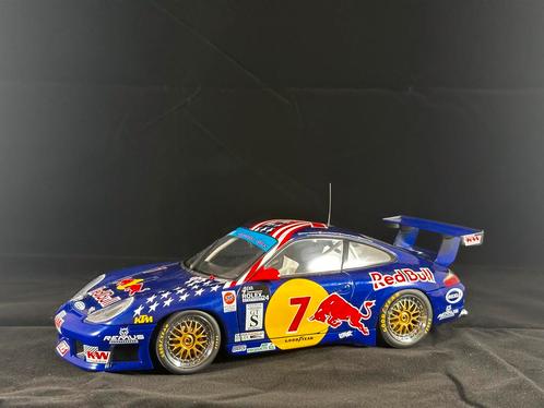 AutoART Porsche 911 GT3 R Daytona 24hrs Red Bull 1:18, Hobby en Vrije tijd, Modelauto's | 1:18, Zo goed als nieuw, Auto, Autoart