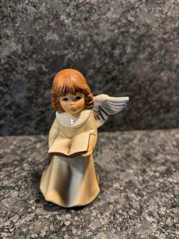 Goebel Engelbeeldje - Dreamy Angel Champagne beschikbaar voor biedingen
