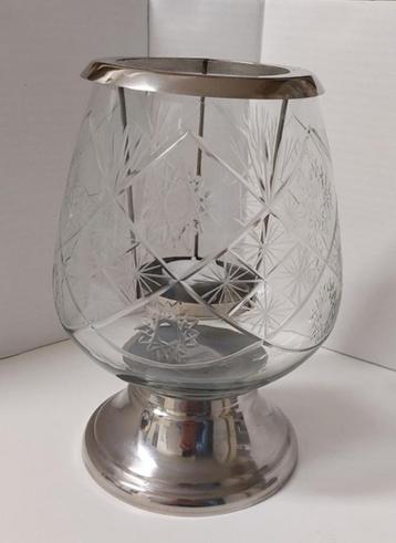 Gedecoreerd glazen windlicht met chromen voet. Bieden. beschikbaar voor biedingen