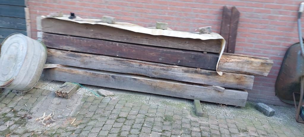 Te koop 4 dikke balken, Tuin en Terras, Palen, Balken en Planken, Ophalen of Verzenden, Zo goed als nieuw, 250 cm of meer, Balken