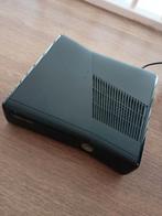 Goed werkende Xbox 360 met twee controllers, Spelcomputers en Games, Spelcomputers | Xbox 360, Ophalen of Verzenden, Zo goed als nieuw