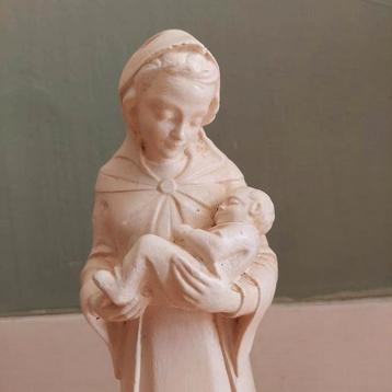 Lucky Vintage ouder beeldje van Maria met kind beschikbaar voor biedingen