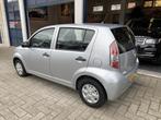 Daihatsu Sirion 2 1.0-12V Premium AIRCO/NW APK (bj 2008), Auto's, Daihatsu, Origineel Nederlands, Te koop, Zilver of Grijs, 5 stoelen