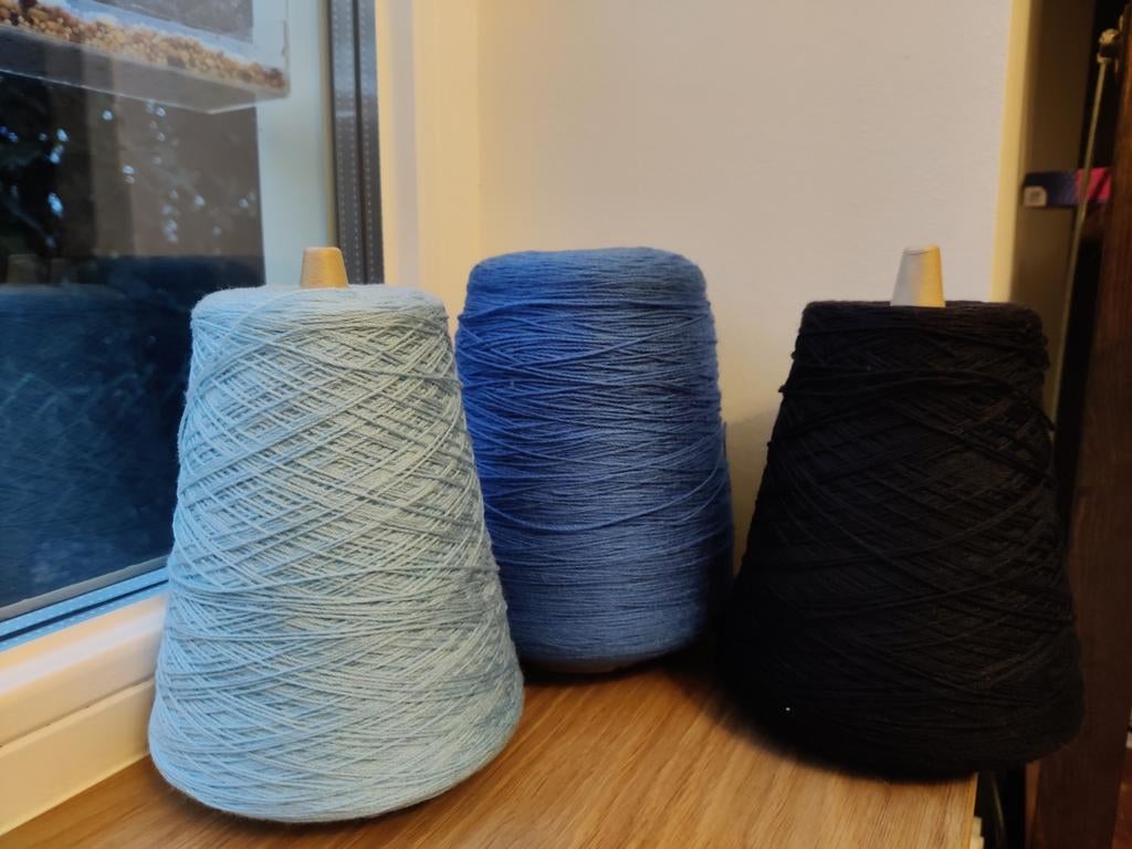 Italiaans acryl crêpegaren - A.p.v. & F.L, Hobby en Vrije tijd, Breien en Haken, Nieuw, Breien of Haken, Wol of Garen, Ophalen of Verzenden