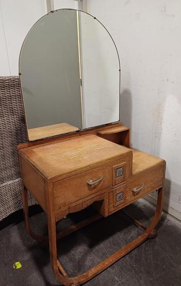 Vintage kaptafel -Vintage kaptafel - toilettafel -spiegelkap beschikbaar voor biedingen