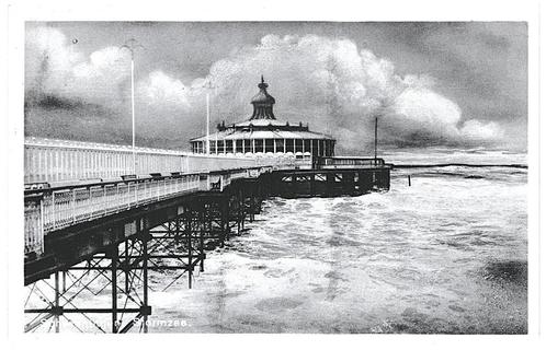 963728	Scheveningen	Pier	Wandelhoofd storm	1936	Gelopen met, Verzamelen, Ansichtkaarten | Nederland, Gelopen, Zuid-Holland, 1920 tot 1940