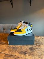 Air Jordan 1 MID (GS) - Maat 37.5 - Zo goed als nieuw, Ophalen of Verzenden, Zo goed als nieuw, Geel, Sneakers of Gympen