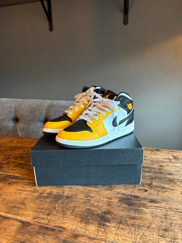 Air Jordan 1 MID (GS) - Maat 37.5 - Zo goed als nieuw beschikbaar voor biedingen