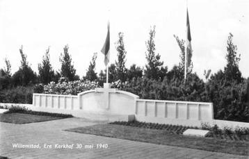(300-008-009) Willemstad Ere Kerkhof 30 mei 1940 beschikbaar voor biedingen