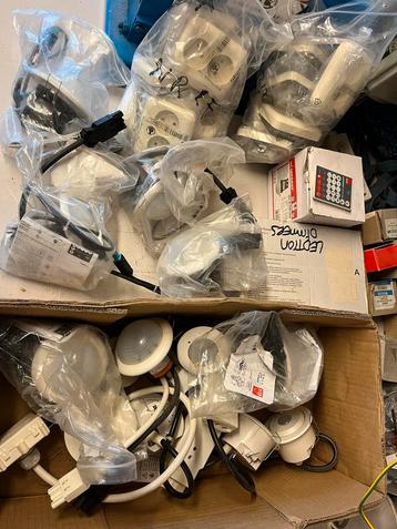 Partij elektra onderdelen Busch jeager/gira beschikbaar voor biedingen