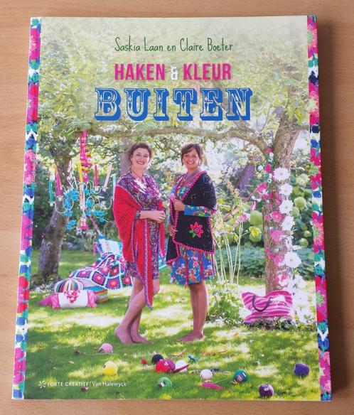 Haken & Kleur Buiten - Saskia Laan en Claire Boeter - 2015, Hobby en Vrije tijd, Breien en Haken, Gebruikt, Haken, Patroon of Boek