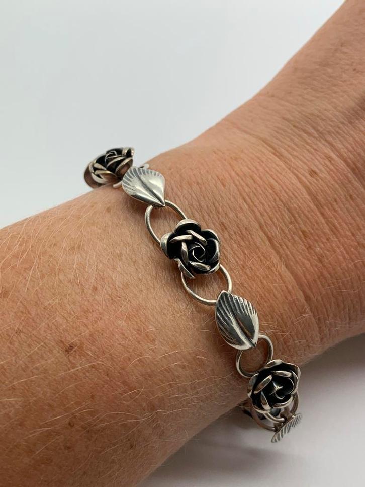 X851 Prachtige zilveren TEKA armband roosjes, Sieraden, Tassen en Uiterlijk, Antieke sieraden, Armband, Zilver, Ophalen of Verzenden