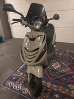 Piaggio zip scooter b klasse…. Zeer mooi … kleur taupe, Fietsen en Brommers, Scooters | Piaggio, Ophalen, Zo goed als nieuw, Zip