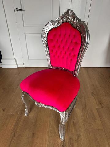 Roze barok stoel beschikbaar voor biedingen