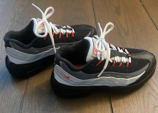 Nike Air Max 95 Recraft, maat 34, herfst 2025, Kinderen en Baby's, Kinderkleding | Schoenen en Sokken, Nieuw, Sportschoenen, Jongen of Meisje