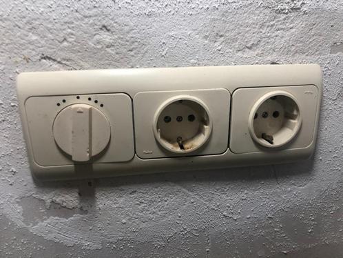Gezocht schakelaar voor centrale afzuiging, Doe-het-zelf en Verbouw, Elektra en Kabels, Schakelaar, Ophalen of Verzenden
