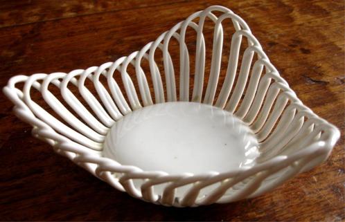 ﻿€7,50 ANTIEK PORSELEIN GEVLOCHTEN BONBON SCHAALTJE - ooq, Antiek en Kunst, Curiosa en Brocante, Verzenden