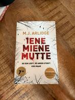 Iene Miene Mutte - M.J. Arlidge - Thriller, Ophalen of Verzenden, Zo goed als nieuw, Nederland