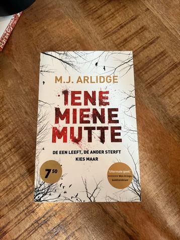 Iene Miene Mutte - M.J. Arlidge - Thriller beschikbaar voor biedingen