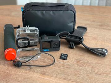 GoPro Hero 10 black + accessoires beschikbaar voor biedingen