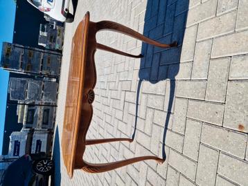 Antieke bijzettafel  beschikbaar voor biedingen