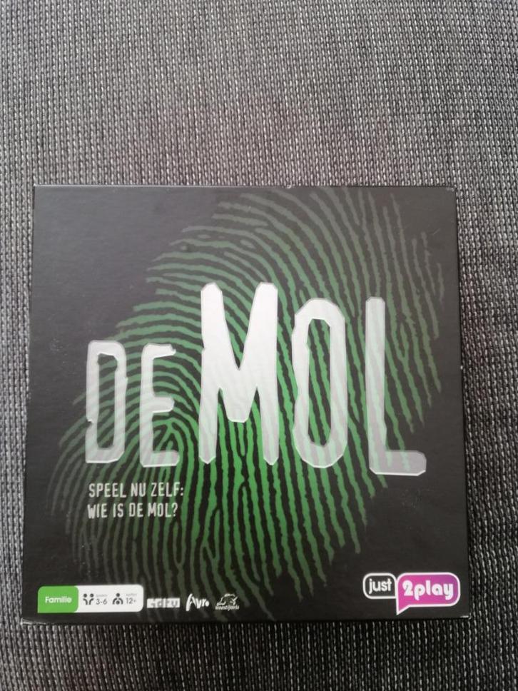 Spel Wie is de Mol?, Hobby en Vrije tijd, Gezelschapsspellen | Kaartspellen, Zo goed als nieuw, Drie of vier spelers, Ophalen of Verzenden