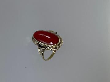 gouden ring met bloedkoraal beschikbaar voor biedingen