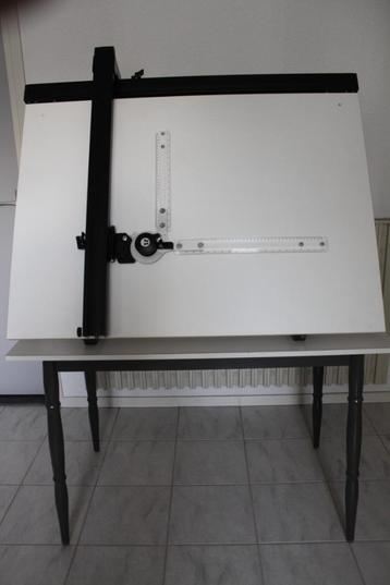 Tekenmachine, bladgrootte 105x75 cm Goede Staat beschikbaar voor biedingen