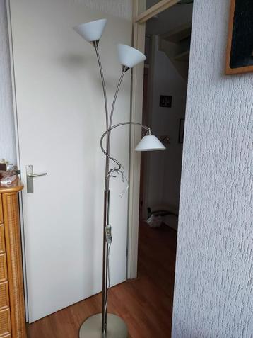 Staande rvs lamp met dimmer beschikbaar voor biedingen