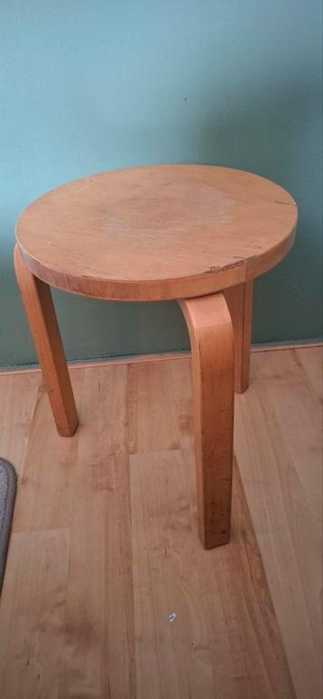 Originele Alvar Aalto kruk voor Artek.  beschikbaar voor biedingen